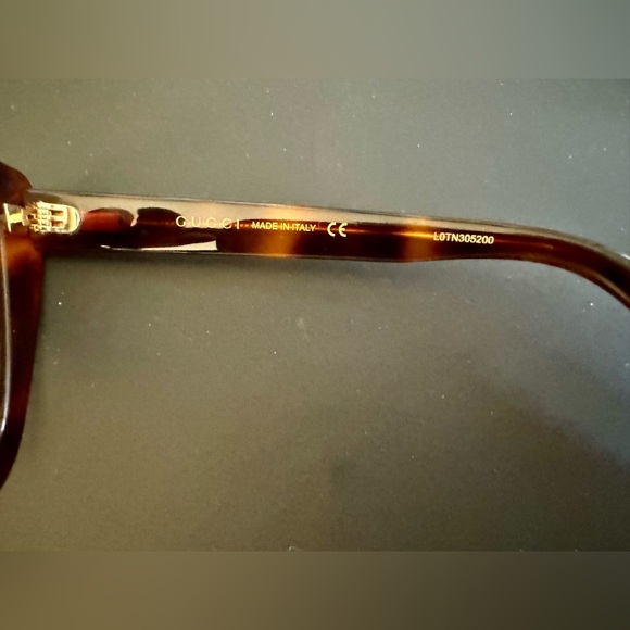 RARE GUCCI Vintage Tortoise
Brown Gradient Cat Eye Ladies Sunglasses - Picture 8 of 16